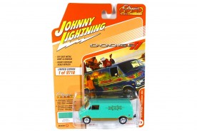 Preisvergleich für Autos: Johnny Lightning JLCG026B-5 Dodge Tradesman Van türkis 1976 - Classic Gold 20...